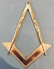 Bijou Assistant Grand Maître ou Ancien Député Grand Maître. Bronze - Grandes Loges, style anglais - Nos Colonnes